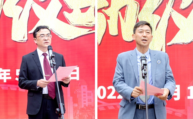 2、学校党委书记范永春主持（左）、学校校长杨经元致欢迎词（右）.jpg